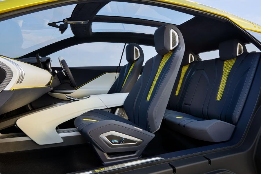  Mitsubishi eX Concept 2015 года  (фото 15 из 33)